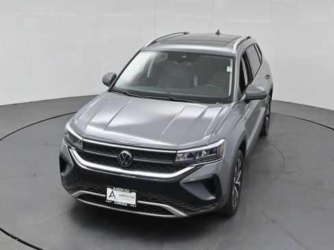 Used 2023 Volkswagen Taos SE w/ Panoramic Sunroof Package AWD/4WD image 40