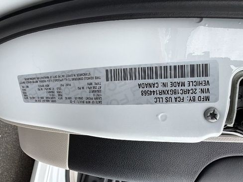 Used 2022 Chrysler Pacifica Touring-L w/ Uconnect Theater Family Group FWD image 31