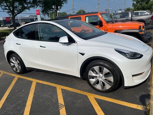 Used 2023 Tesla Model Y Long Range AWD/4WD image 3