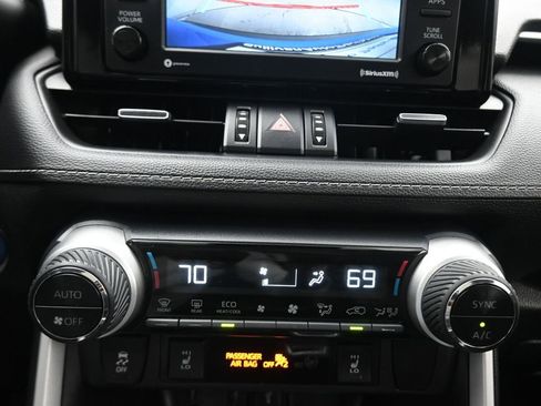 Used 2021 Toyota RAV4 XLE Premium image 19