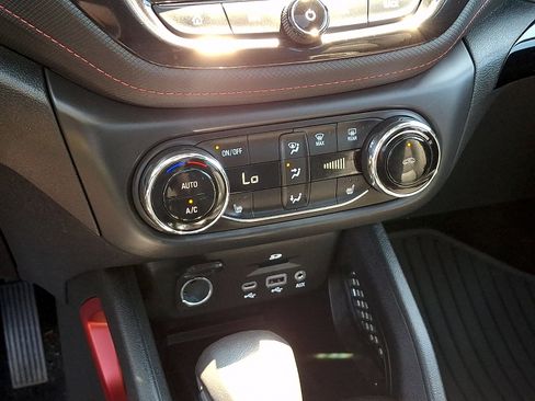 Used 2021 Chevrolet TrailBlazer RS w/ Sun and Liftgate Package AWD/4WD image 15