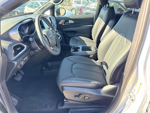 New 2026 Chrysler Voyager LX image 19