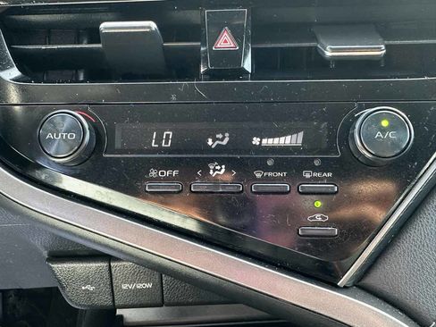 Used 2021 Toyota Camry SE FWD image 20
