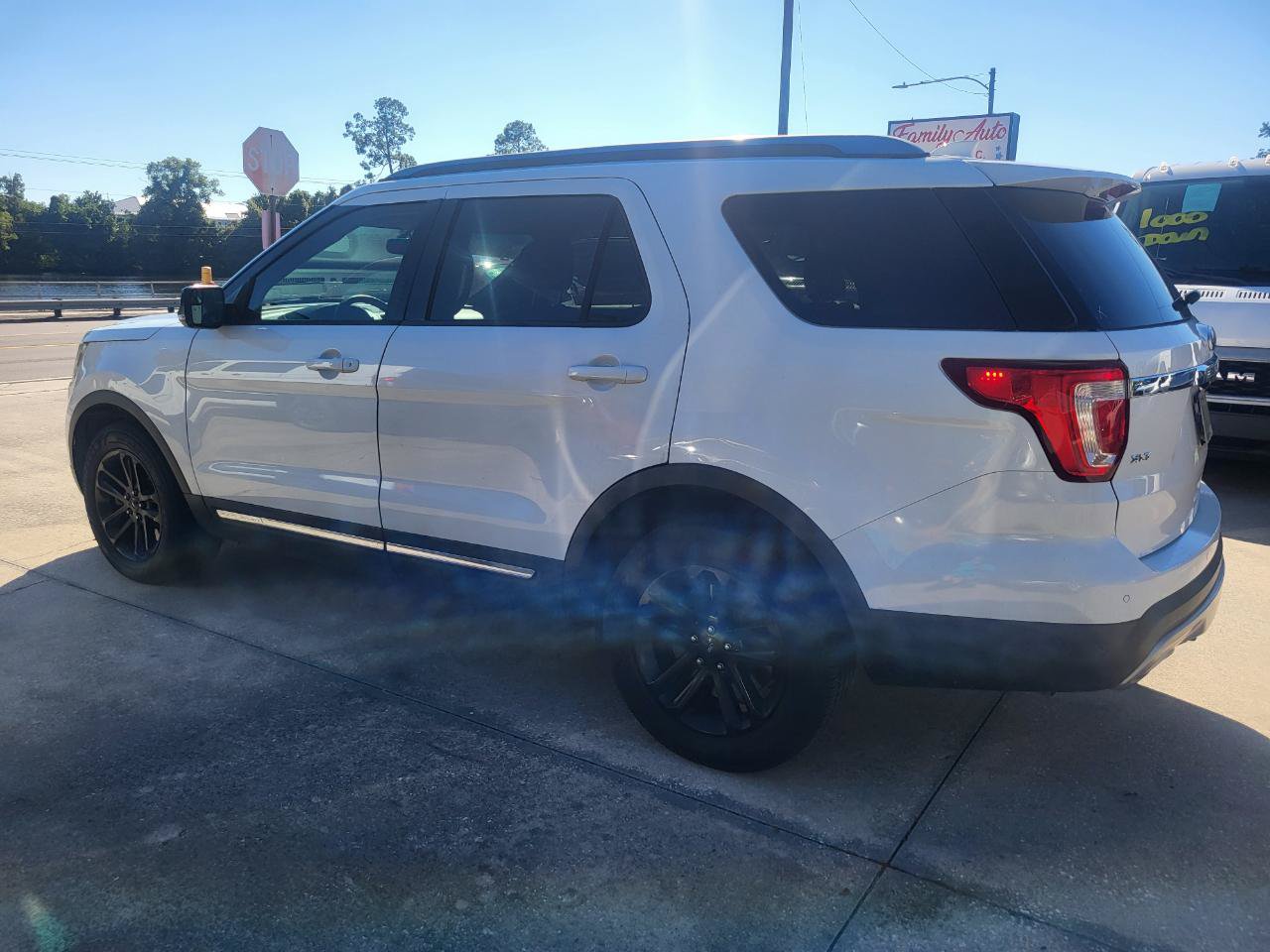 Used 2016 Ford Explorer XLT w/ Equipment Group 202A FWD image 38