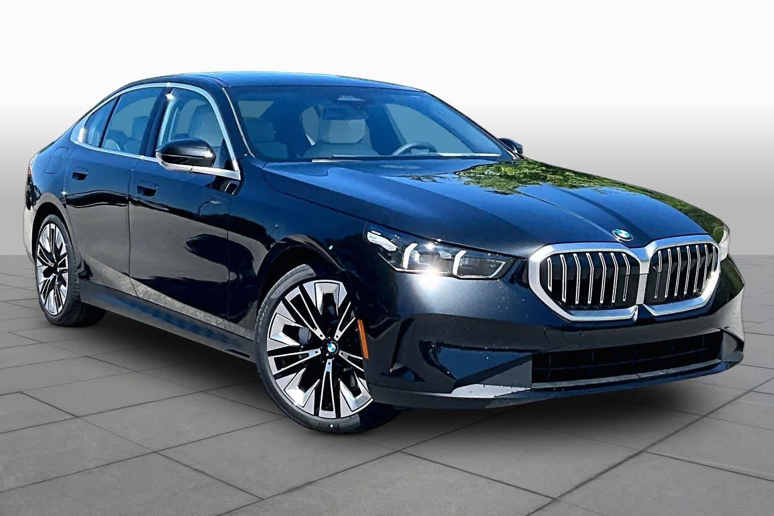 Used 2026 BMW 530i w/ Premium Package RWD image 2