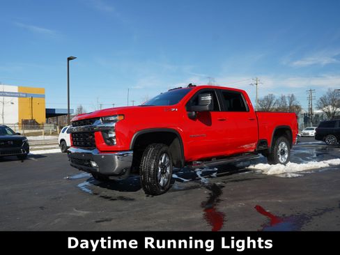 Used 2020 Chevrolet Silverado 2500 LT w/ Convenience Package image 12
