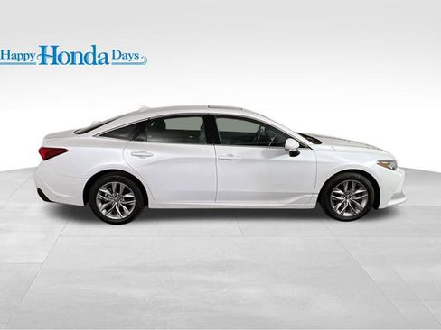 Used 2019 Toyota Avalon XLE image 21