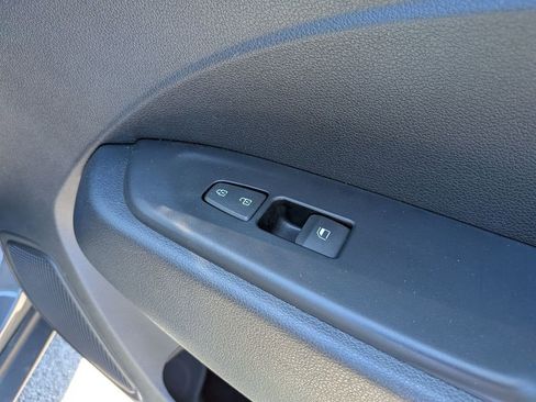 Used 2025 Hyundai Venue SEL FWD image 32