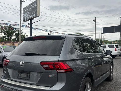 Used 2018 Volkswagen Tiguan SEL Premium AWD/4WD image 6