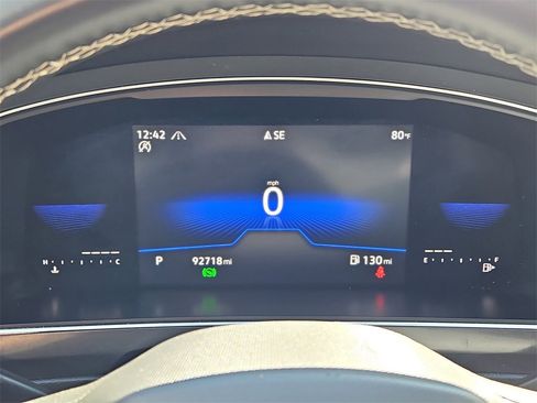 Used 2022 Volkswagen Tiguan SE w/ Panoramic Sunroof Package image 30