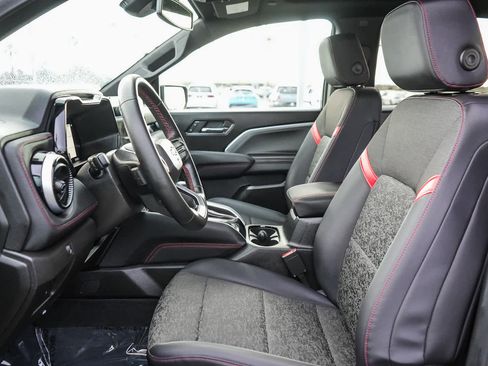 Used 2024 Chevrolet Colorado Z71 w/ Z71 Convenience Package 2 image 17