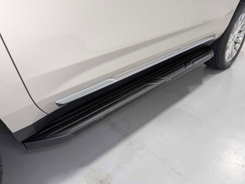 Certified 2022 Cadillac Escalade Premium Luxury w/ LPO, Illumination Package AWD/4WD image 13