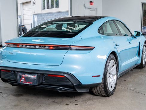 Used 2021 Porsche Taycan image 6