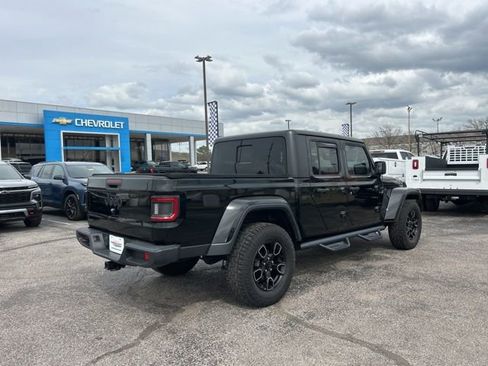 Used 2021 Jeep Gladiator Sport image 3