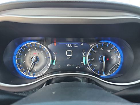 Used 2025 Chrysler Pacifica Select FWD image 23