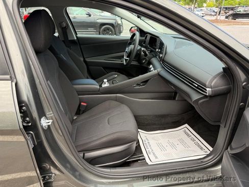 Used 2025 Hyundai Elantra SE FWD image 13