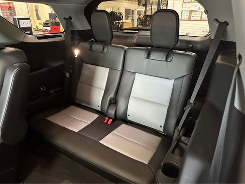 Used 2022 Ford Explorer XLT w/ Equipment Group 202A image 33