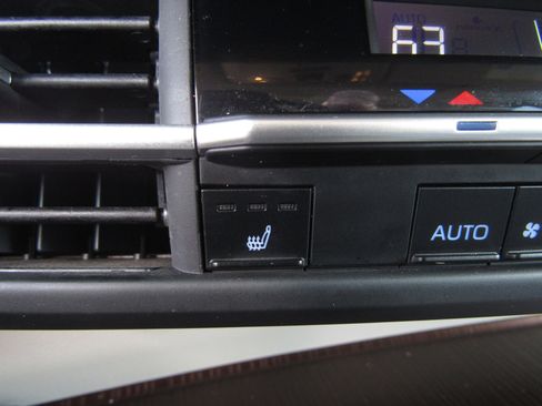 Used 2024 Toyota Sienna XLE image 22