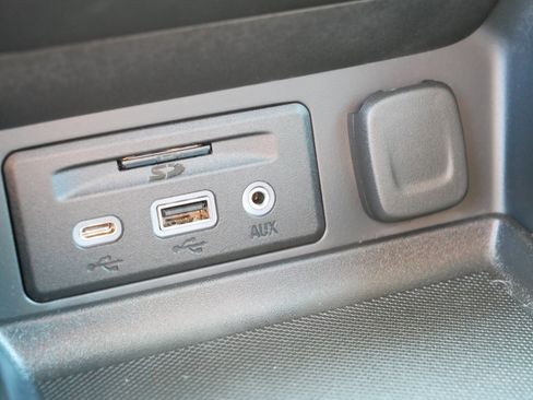 Used 2024 GMC Terrain SLT w/ Infotainment Package II image 32