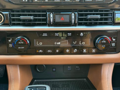 Used 2022 Nissan Pathfinder Platinum w/ Cargo Package FWD image 29