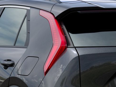 New 2026 Kia Niro EX FWD image 11