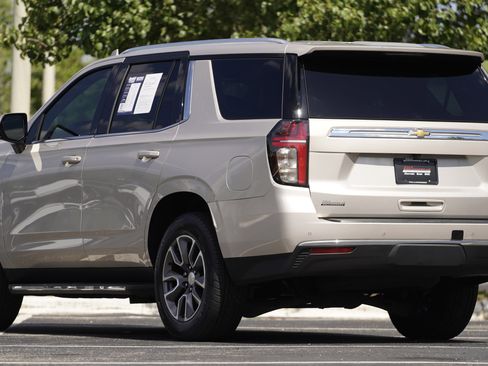 Used 2022 Chevrolet Tahoe LT w/ Luxury Package RWD image 3