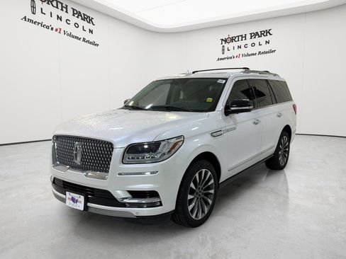 Used 2019 Lincoln Navigator Select w/ Cargo Package AWD/4WD image 3