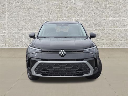 New 2026 Volkswagen Taos SE AWD/4WD image 2