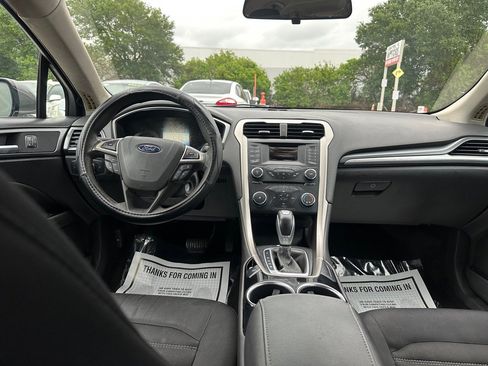 Used 2014 Ford Fusion SE image 9