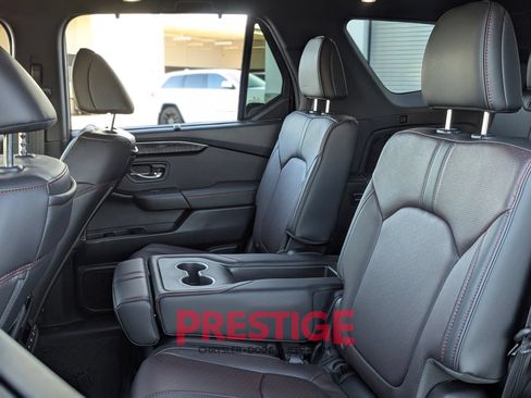Used 2025 Honda Pilot Black Edition image 33