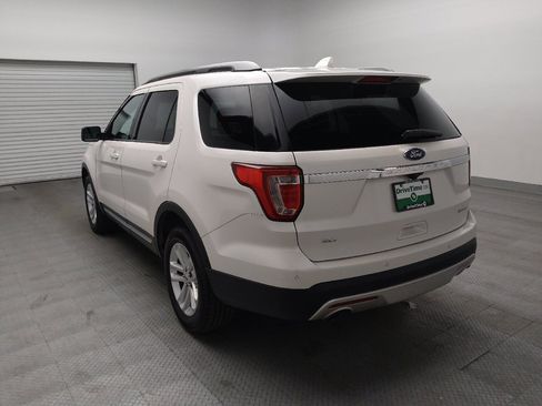 Used 2017 Ford Explorer XLT w/ Equipment Group 202A FWD image 5