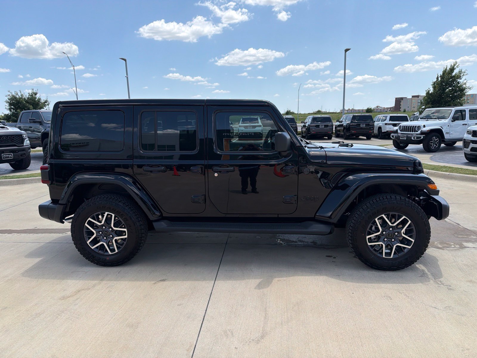 New 2026 Jeep Wrangler Unlimited Sahara AWD/4WD image 6