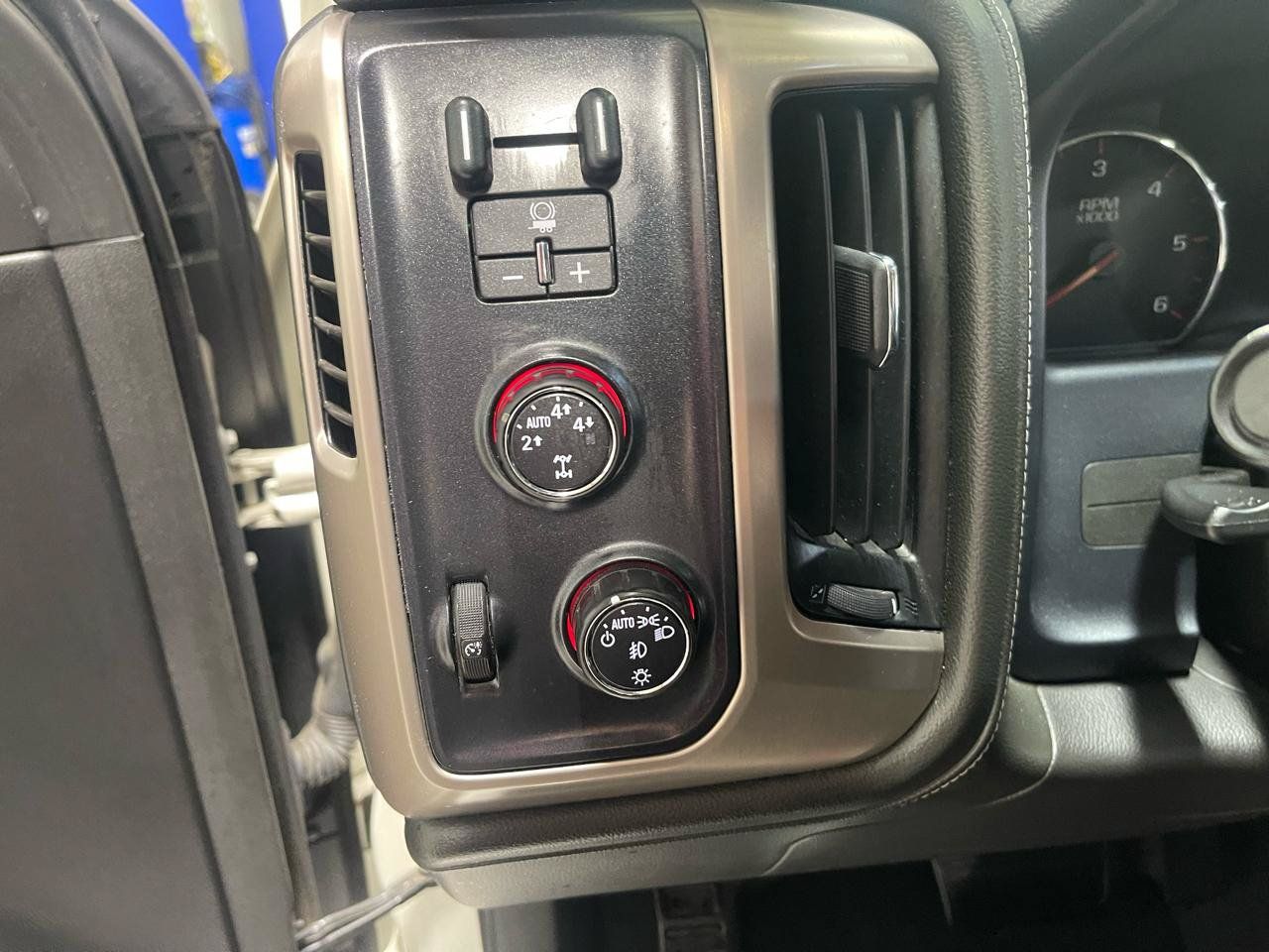 Used 2015 GMC Sierra 1500 Denali w/ Driver Alert Package AWD/4WD image 15