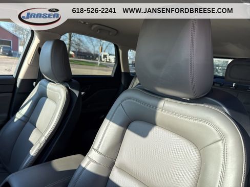 Used 2023 Lincoln Corsair Reserve w/ Towing Package image 11