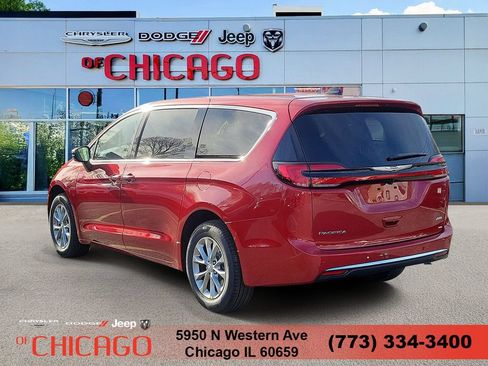 New 2026 Chrysler Pacifica Select AWD/4WD image 3