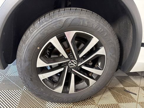 Used 2023 Volkswagen Tiguan SE R-Line FWD image 25
