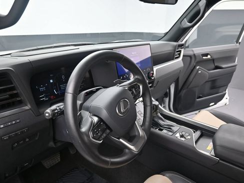 Used 2024 Lexus GX 550 AWD/4WD image 13