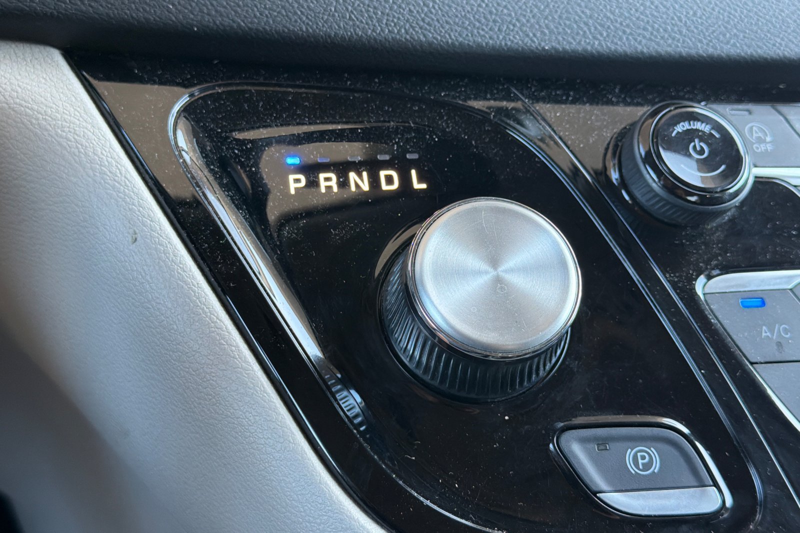 Used 2023 Chrysler Pacifica Touring-L FWD image 27