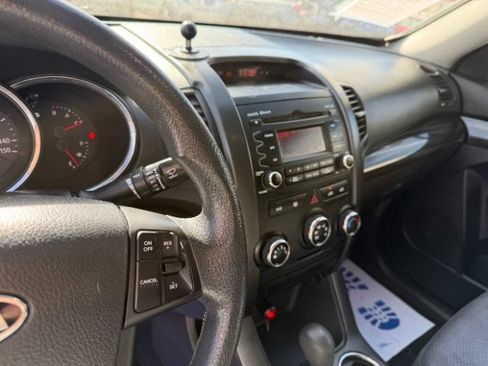 Used 2012 Kia Sorento FWD image 29