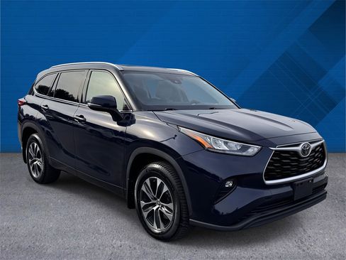 Used 2020 Toyota Highlander XLE image 2