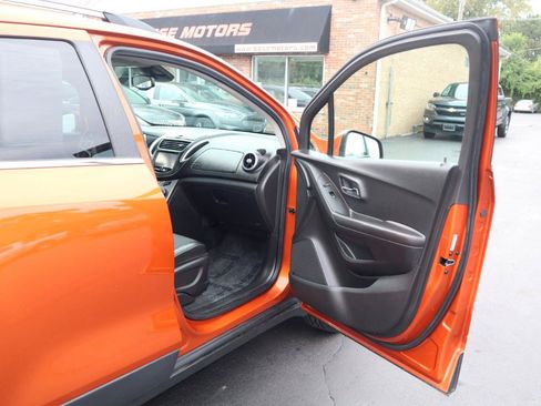 Used 2016 Chevrolet Trax LT w/ LT Convenience Package AWD/4WD image 10