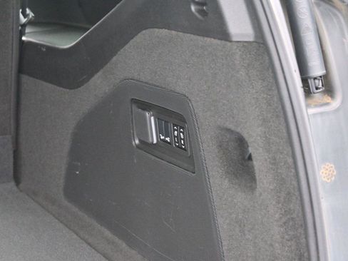 Used 2025 Cadillac Escalade ESV Sport Platinum image 11