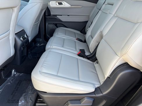 New 2026 Ford Explorer Active w/ Active Comfort Package image 17