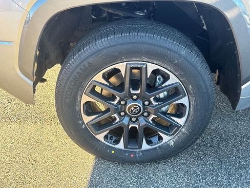 Used 2023 Toyota Tundra Limited image 38