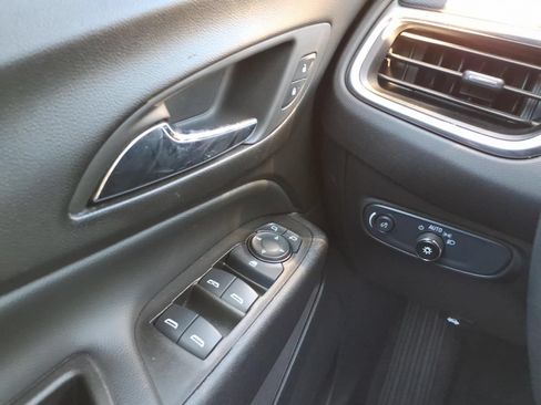 Used 2024 Chevrolet Equinox LT FWD image 24