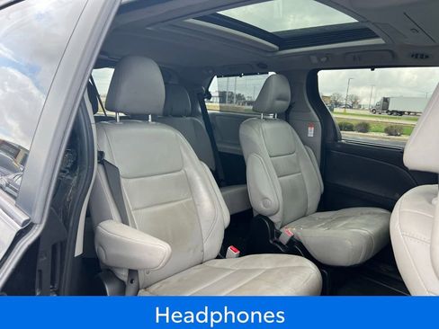 Used 2016 Toyota Sienna Limited Premium image 9