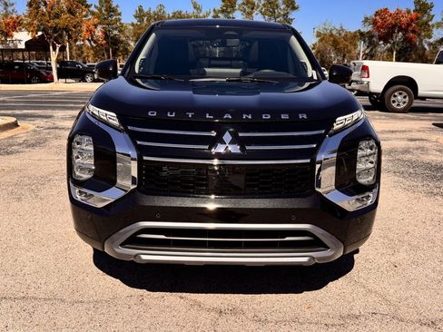 New 2026 Mitsubishi Outlander SE FWD image 2
