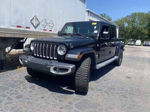 Used 2020 Jeep Gladiator Overland AWD/4WD image 3