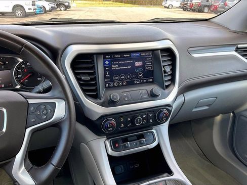 Used 2023 GMC Acadia SLT image 9