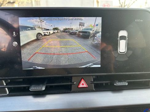 Used 2025 Kia Sportage EX image 17